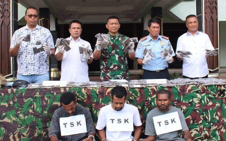 Yonif 132/BS Gagalkan Penyelundupan 5,4 kg Ganja Asal PNG