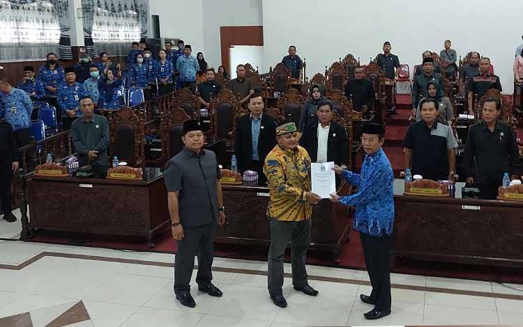 Plt Bupati Kapuas Hadiri Rapat Paripurna Penyampaian Rekomendasi Pansus LKPj Bupati 2022