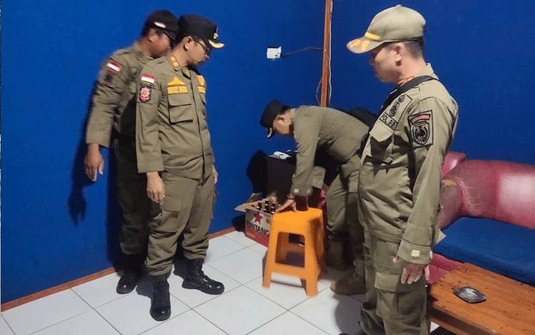 Satpol PP Kobar Sita Miras dari 3 Karaoke di Pangkalan Banteng