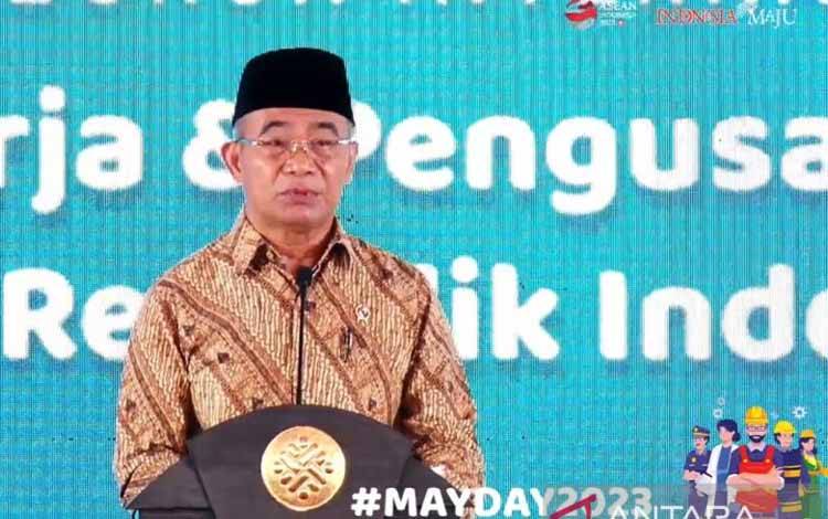 Tangkapan layar Menteri Koordinator Pembangunan Manusia dan Kebudayaan (PMK), Muhadjir Effendy dalam Puncak Perayaan Hari Buruh Internasional di Jakarta, Senin (1/5/2023). (ANTARA/ Zubi Mahrofi)