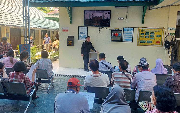 Puluhan Masyarakat Pantau Sidang Kasus Mafia Tanah di Palangka Raya