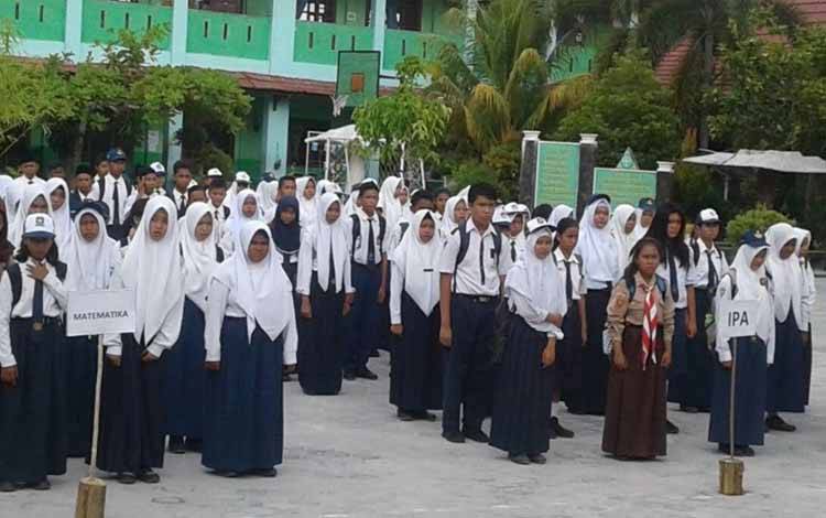 Siswa SMPN 2 Sampit sedang melakukan Apel. (FOTO: DEWIP*?