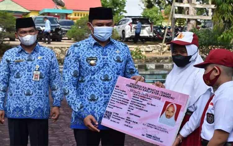 Bupati Lamandau: Segera Urus Kartu Identitas Anak  ?