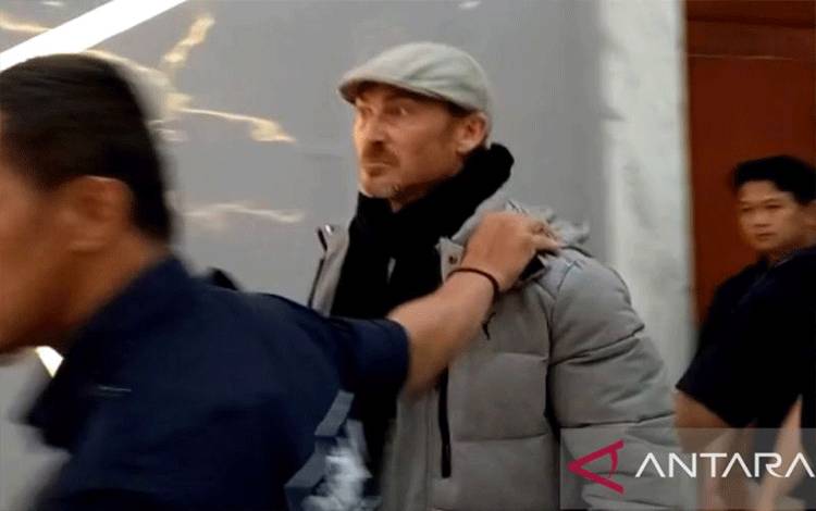 Imigrasi Dalami Pelanggaran Bule Lecehkan Imam Masjid untuk Deportasi