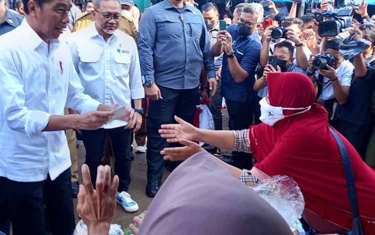 Presiden: Kementerian PUPR Akan Ambil Alih Jalan Rusak Parah