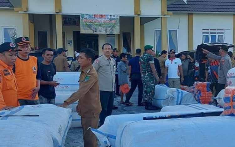 BPBD Kapuas Salurkan Bantuan Matras dan Selimut dari BNPB untuk Warga Terdampak Banjir