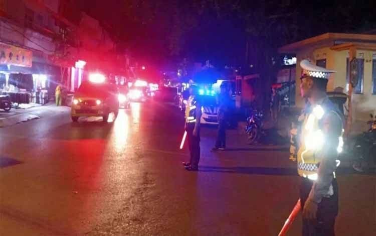 Satlantas Polres Kapuas Beri Pengawalan dan Pengaturan Jalan Pawai Obor Syukuran Syawal