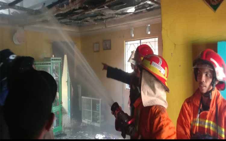 Sebuah Rumah Hampir Terbakar Akibat Korsleting Listrik di Sampit