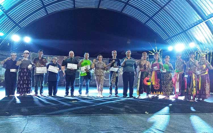 5 Sanggar Tampil pada Parade Tari Gelang Malam Kedua Festival Budaya Nansarunai Jajaka 2023
