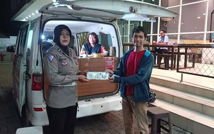 Akhir Pekan, Petugas Satpas Satlantas Polres Kapuas dan Samsat Beri Pelayanan di Mall