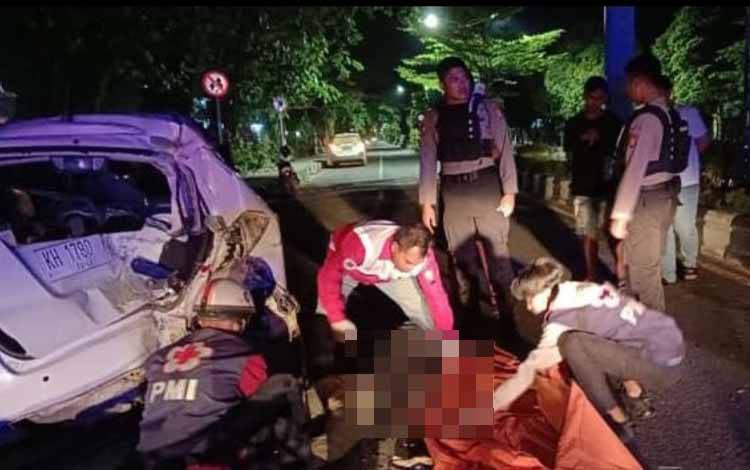 Seorang Pengendara Motor Tewas Setelah Terlibat Kecelakaan dengan Mobil