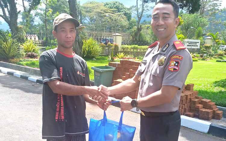 Kompol Keris Aji Wibisono Berbagi di Sela Menuntut Ilmu Pendidikan Polri