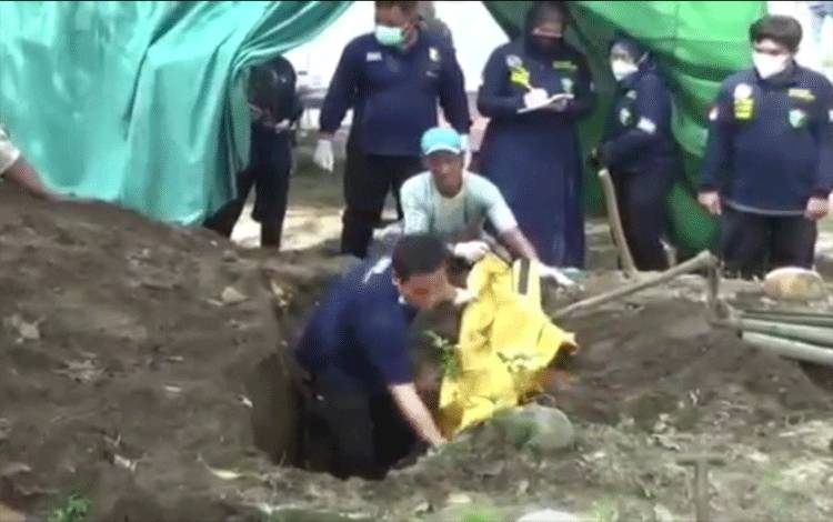 Polisi Bongkar Makam Pensiunan Anggota Polri