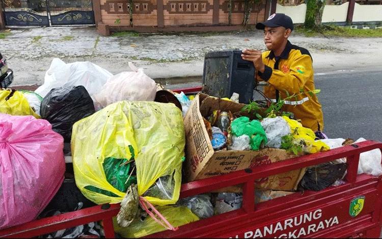Tak Kenal Lelah, Pandulima Pungut Sampah Liar