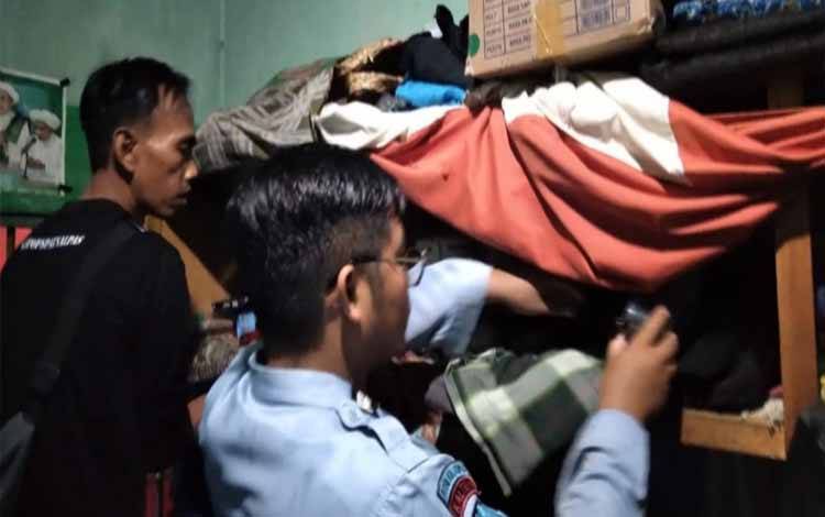 Dadakan, Kepala Pengamanan Rutan Kuala Kapuas Bersama Regu Jaga Geledah Kamar WBP?