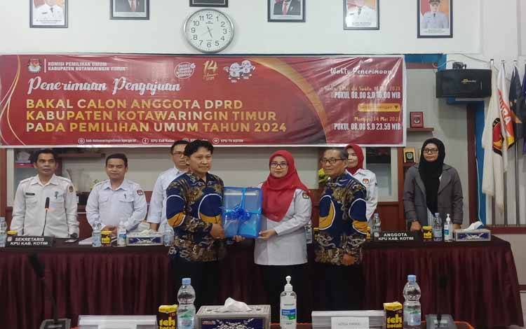 Partai Nasdem Mengawali Penyerahan Kelengkapan Berkas Pendaftaran Bacaleg ke KPU Kotim