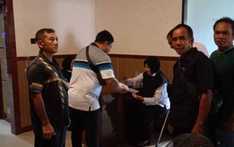 Diduga Dana Kompensasi Lahan Belum Dibayar, Sejumlah Warga di Kotim Ancam Portal PT SCC