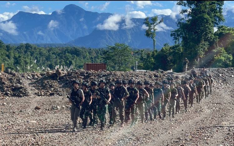 TNI dan Polri Perkuat Sinergi di Daerah Operasi Papua