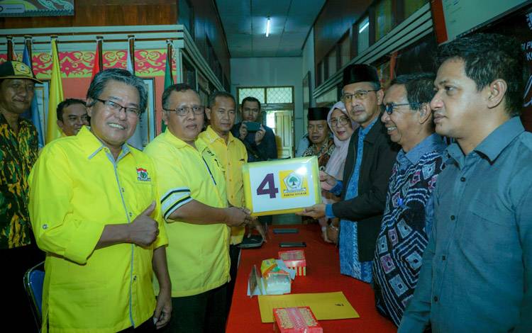 Daftarkan Bacaleg ke KPU, Ini Target DPD Partai Golkar Kobar di Pemilu 2024
