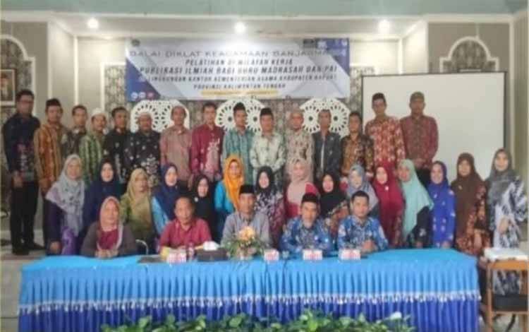 Peserta PWDK Publikasi Ilmiah Bagi Guru Madrasah dan PAI, bertempat di Aula Kemenag Kapuas, Sabtu, 13 Mei 2023. (FOTO: IST)