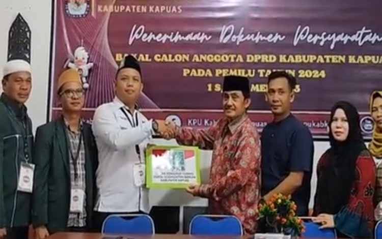 DPC PKB Kapuas Resmi Daftarkan Bacaleg ke KPU, Targetkan Raih 6 Kursi