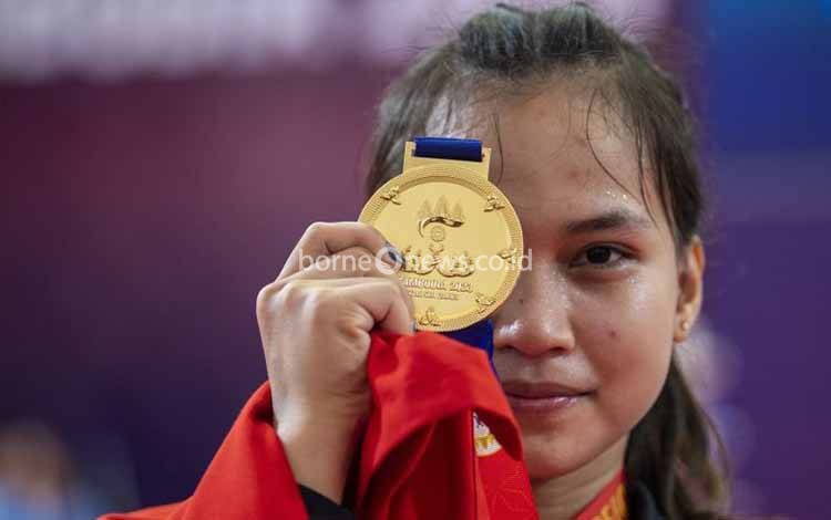 Juliana Klarisa Sumbang Emas Angkat Besi SEA Games Kamboja