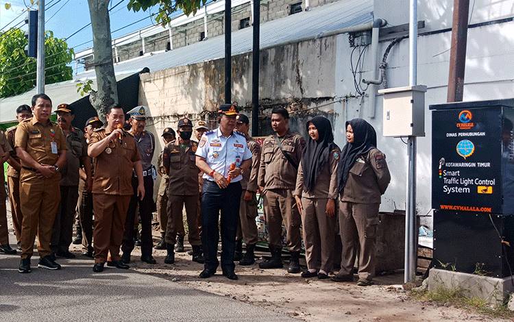Lampu Lalu Lintas Perempatan Jalan Tjilik Riwut - Wengga Metropolitan Mulai Difungsikan