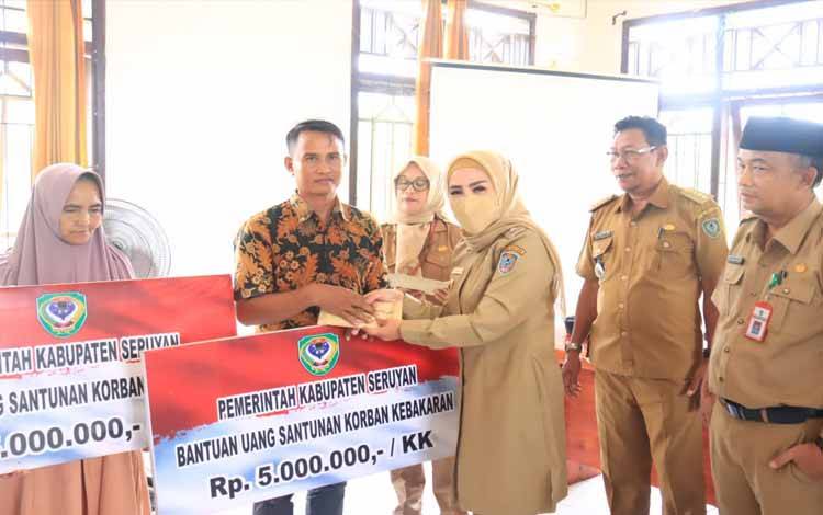 Wakil Bupati Seruyan Serahkan Santunan Korban Kebakaran