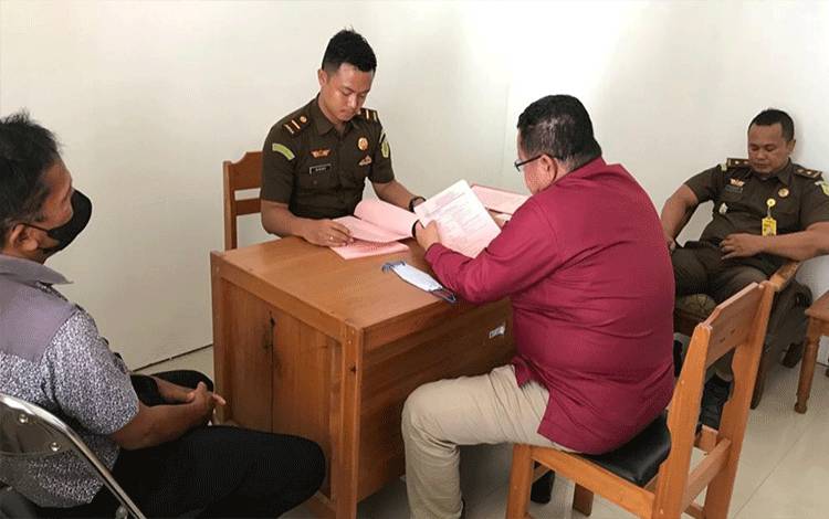 Tim Jaksa Penyidik Limpahkan Tahap Dua Perkara Dugaan Tipikor Mantan Kepala Diskominfo Kapuas