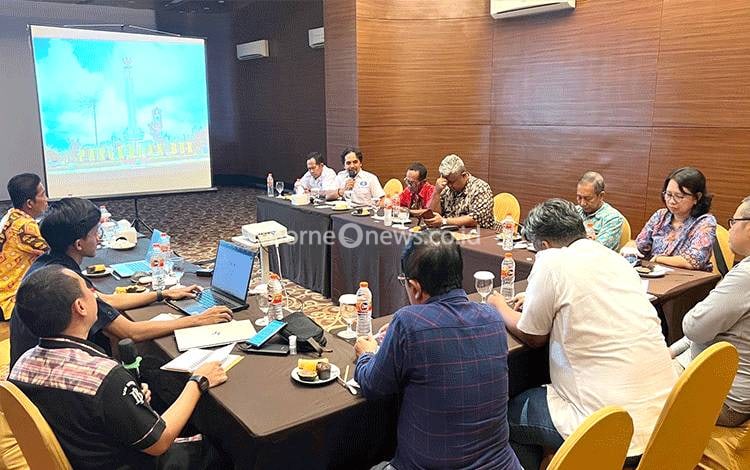 Focus Group Discussion atau FGD mengenai perkembangan pariwisata di Taman Nasional Tanjung Puting dan Kotawaringin Barat.(FOTO: Rilis BI Kalteng)