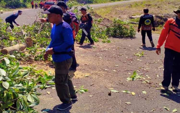 Jelang One Prix, BPBD Palangka Raya Bersihkan Sirkuit Sabaru