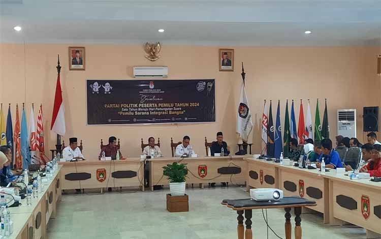 Sampaikan Pesan Pemilu Aman dan Damai, KPU Kobar Gelar Diskusi Politik dan Sosialisasi