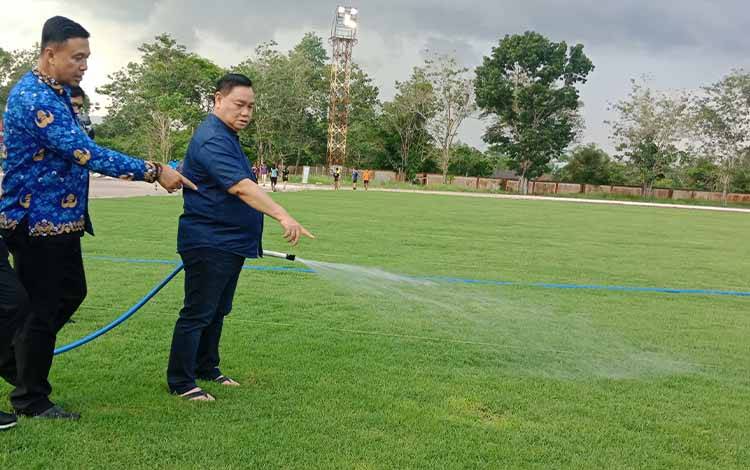 Lapangan Sepak Bola di Stadion 29 November Sampit Berstandar Nasional