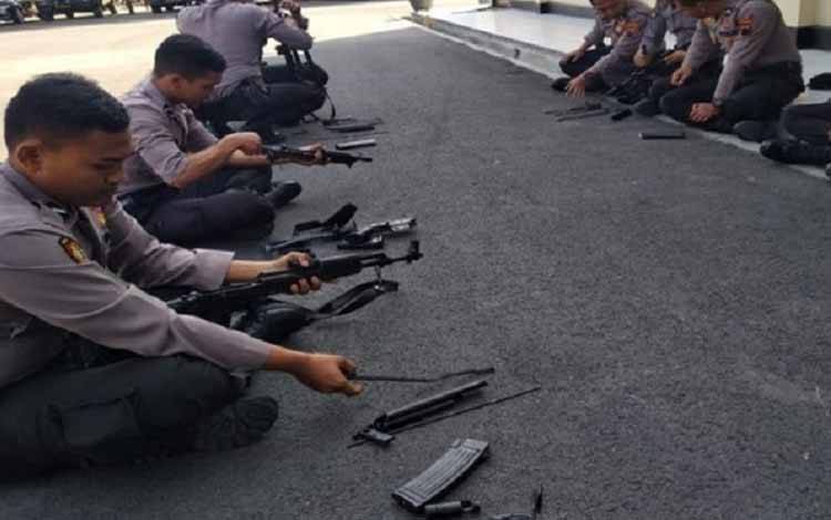 Personel Polres Lamandau Dibekali Teknik Bongkar Pasang Senpi