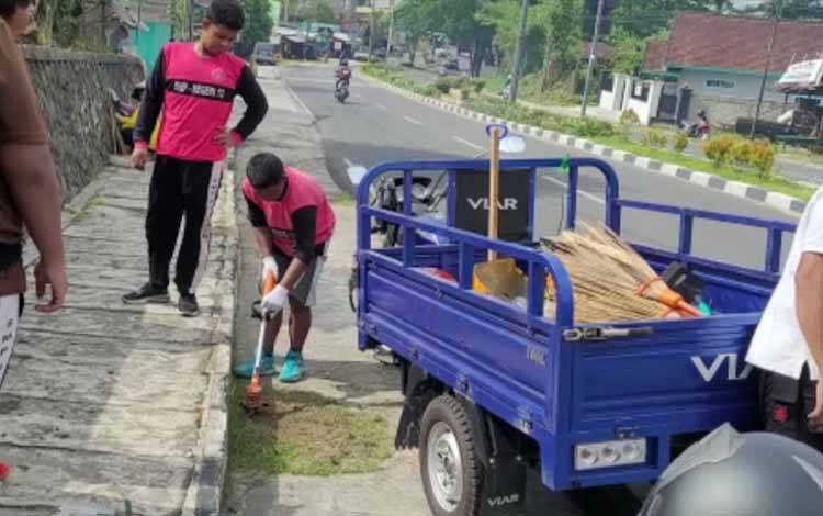 Program CBI Peduli Lingkungan Betlanjut, Kali Ini Kelurahan Sidorejo Jadi Sasaran Kegiatan