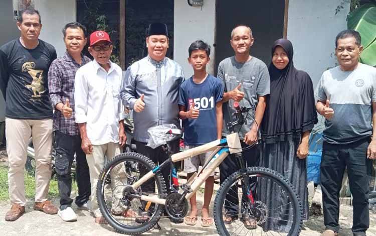 Bupati Kotim: Camat dan Lurah Harus Perhatikan Pendidikan Warga