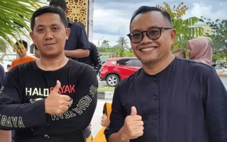Kepala Otoritas Jasa Keuangan atau OJK Provinsi Kalimantan Tengah, Otto Fitriandy (kanan) bersama anggota DPRD Kota Palangka Raya.(FOTO: Otto Fitriandy untuk Borneonews)
