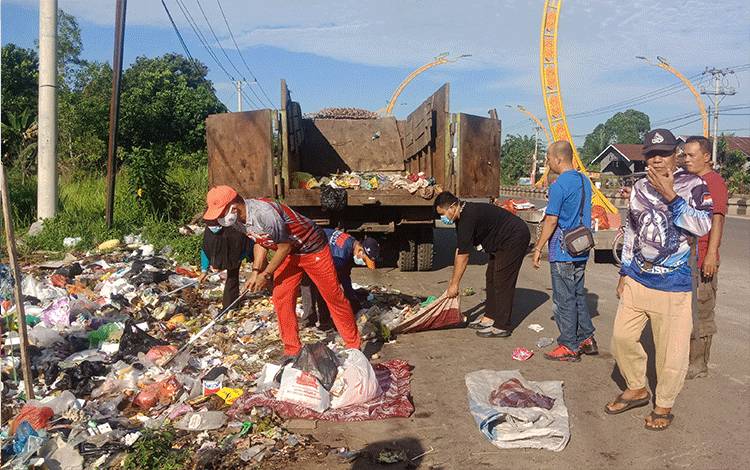 DLH Kotim Segera Jemput Bola Atasi Persampahan di Perumahan Warga