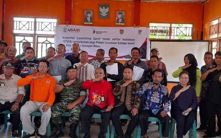 Puluhan Petani Swadaya di Seruyan Terima STDB