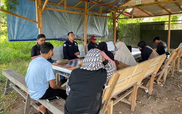 Emak-Emak Berselisih Paham Gegara Dagangan