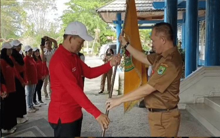 Sekda Lepas Kontingen Kapuas Ikuti Festival Budaya Isen Mulang