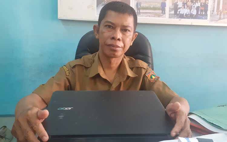 Jumriansyah, Analis Kebijakan Ahli Muda Bidang Kepemudaan Dispora Kobar menyampaikan calon pemuda dari Kabupaten Kobar telah siap mengikuti seleksi Pemuda Pelopor Tahun 2023 mulai dari tingkat provinsi hingga nasional, Senin, 22 Mei 2023. (FOTO: NURITA)