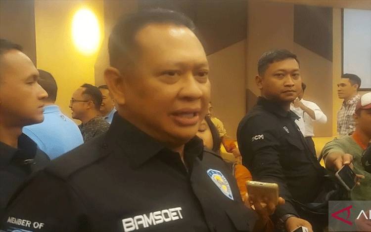 Sandiaga Masih Tunggu Kabar Konser Dua Hari Coldplay Dipenuhi Promotor