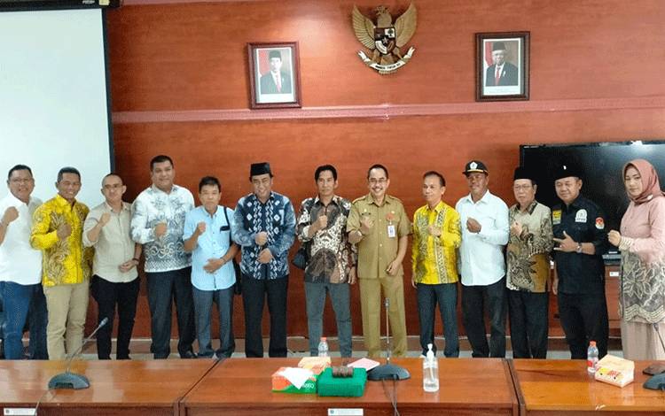 Sekretaris DPRD Kapuas Terima Kunjungan Anggota DPRD Batola