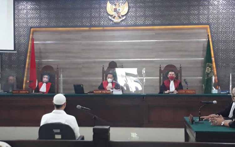 Hakim Vonis Ferry Irawan Setahun Penjara atas Kasus KDRT