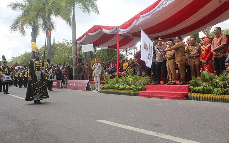 Wakil Gubernur Kalteng Ajak Masyarakat Cintai Budaya Melalui Karnaval