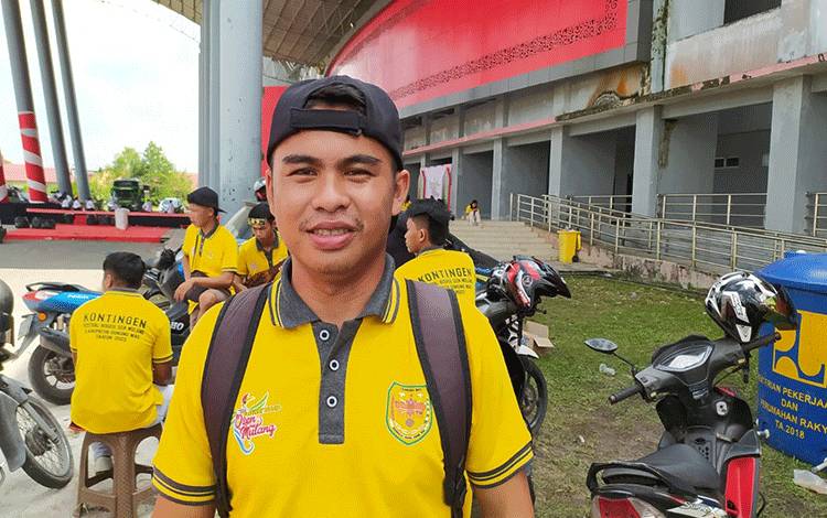 ?Peserta lomba tari kategori pedalaman asal Gunung Mas, Dicky Wahyudi saat di Gor Serbaguna Kalteng, baru baru ini. (FOTO: IST)