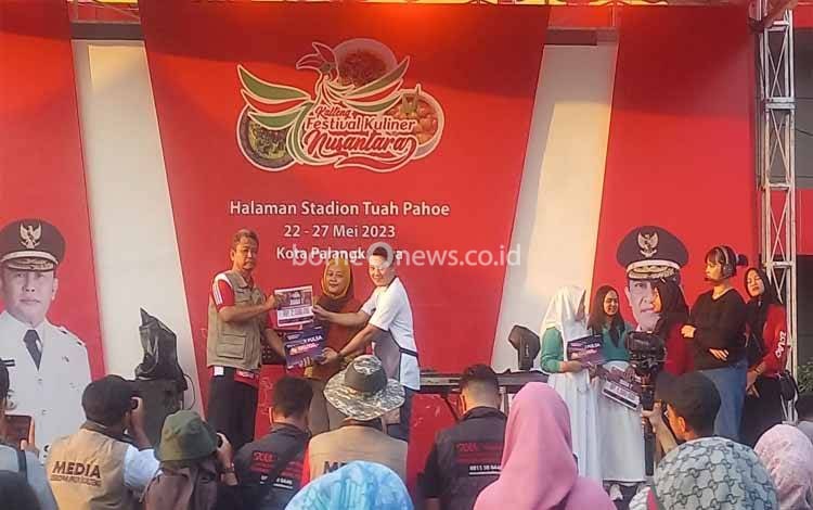 Ayu Agriani Berhasil Menangkan Lomba Olahan Patin Festival Budaya Isen Mulang