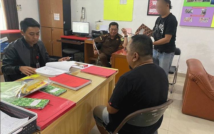 Polresta Palangka Raya Resmi Limpahkan Tersangka Pemilik 1 Kg Sabu ke Kejari