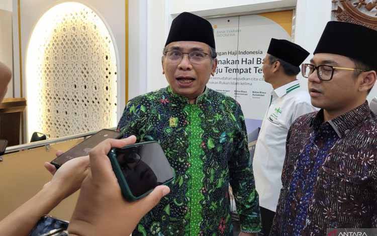 Ketua Umum Pengurus Besar Nahdlatul Ulama (PBNU) Yahya Cholil Staquf saat ditemui di Kantor Pusat PBNU, Jakarta, Kamis (25/5/2023). (ANTARA/Sean Filo Muhamad)